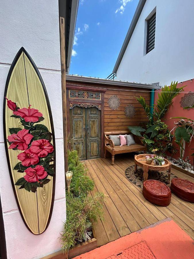 Location de vacances pour 6 personnes, avec piscine ainsi que vue et jardin à Les Trois-Bassins - 2