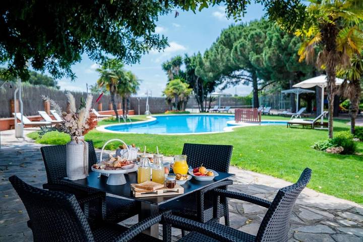 Apartamento para 3 personas, con Terraza y Jacuzzi además de Jardín y Piscina en Valls