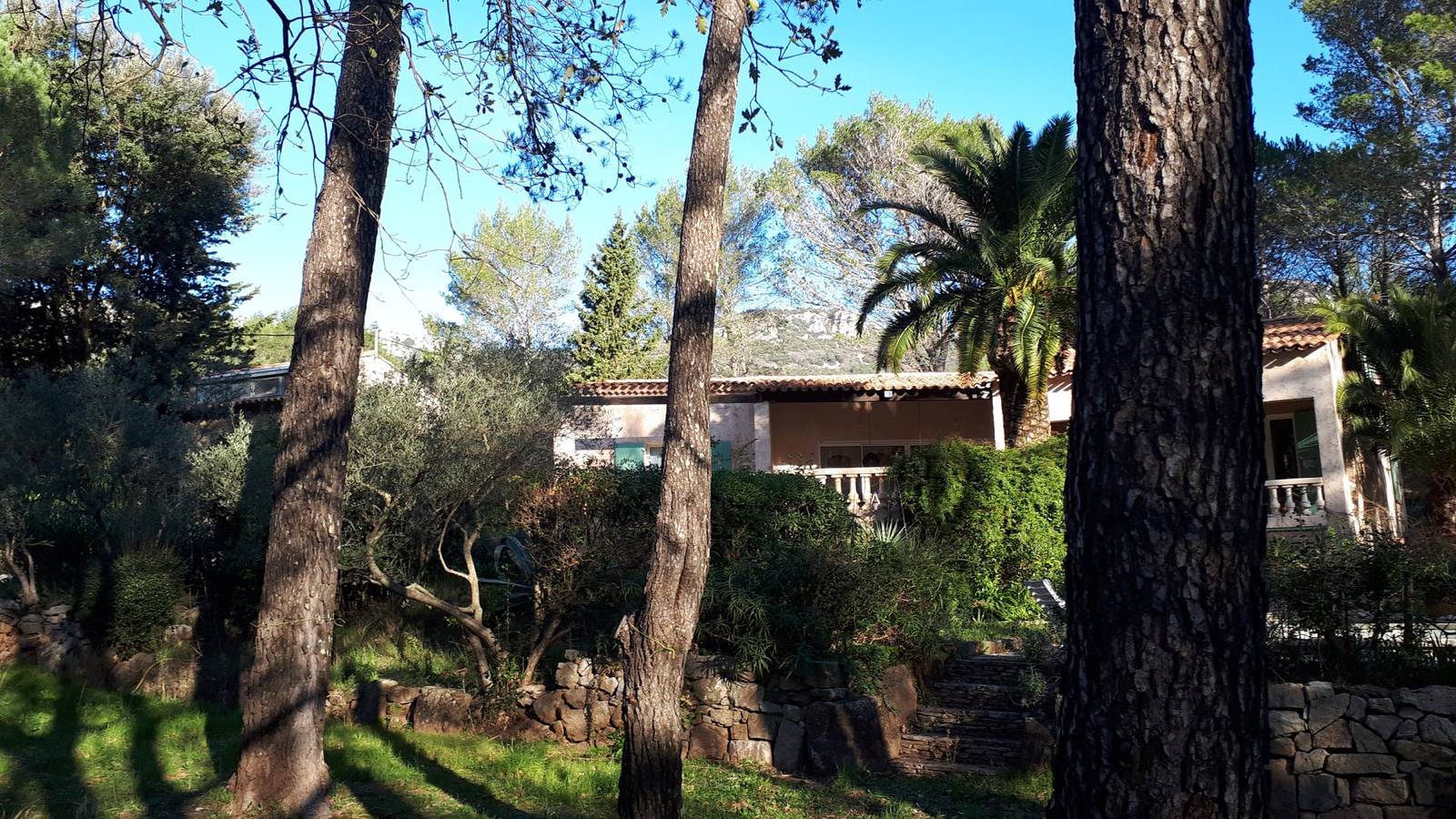 Maison dans grand jardin méditerranéen in Cuers, Région de Toulon