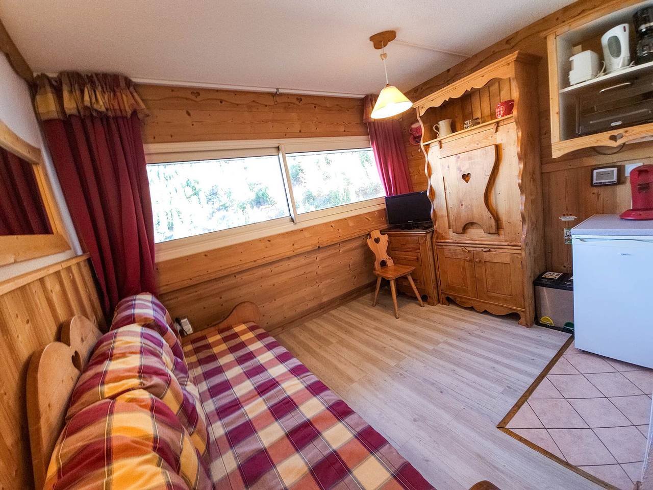 Estudio entero, Estudio acogedor para 2 personas con cocina equipada, cerca de las pistas en Les Menuires. in Les Menuires, Saint-Martin-de-Belleville