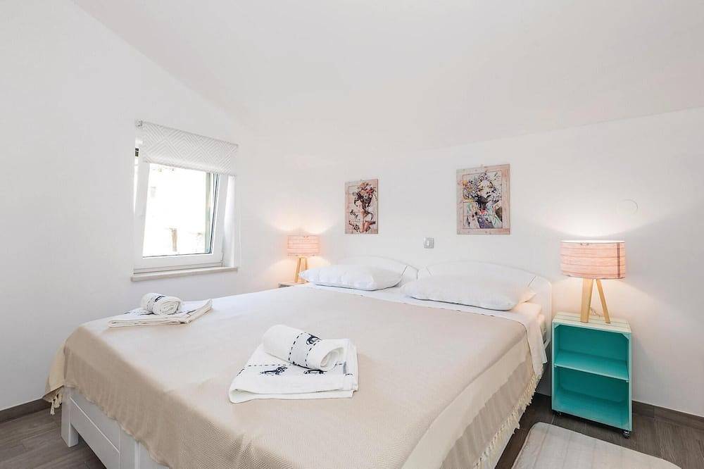 Geheel appartement, Geweldig appartement met 2 slaapkamers. in Lovran, Opatija Riviera