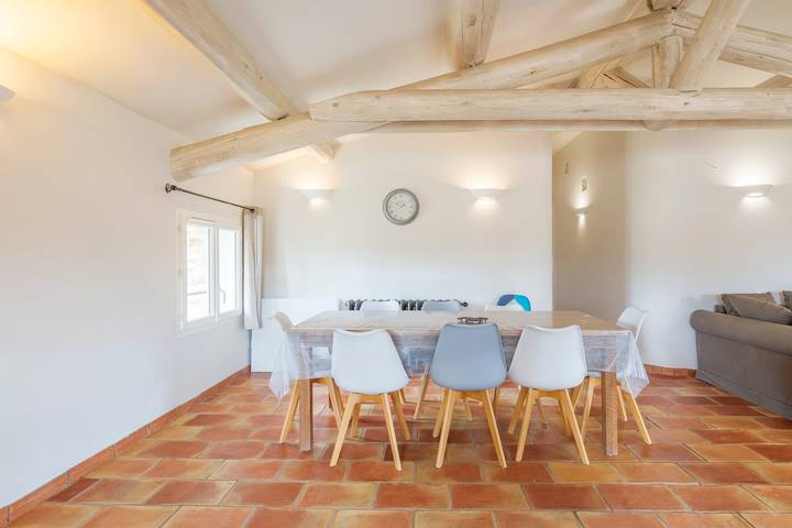 Cottage 'La Buisse - Grand Gite' con vista sulle montagne, terrazza privata e Wi-Fi in Simiane-la-Rotonde, Forcalquier e dintorni