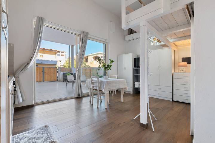 Entire apartment, Apartment 'Casa Del Mirto' with Private Terrace, Wi-Fi and Air Conditioning in Olbia, Costa Smeralda