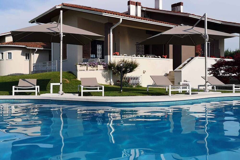 Villa mit Blick auf den See in Lazise, Gardasee-Berge