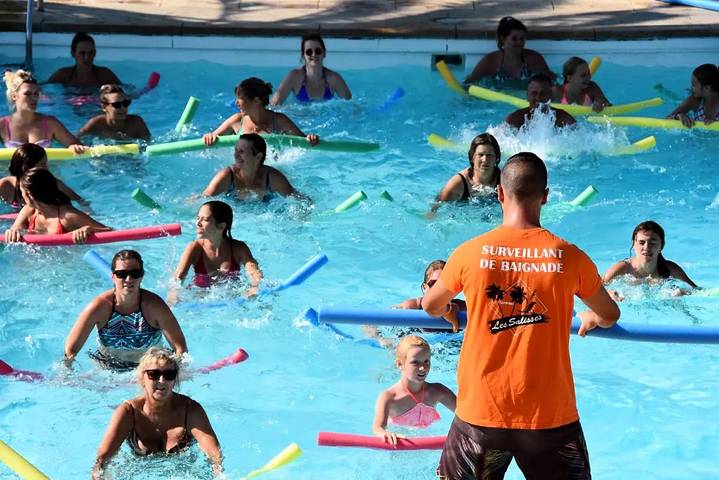 Camping pour 6 personnes, avec terrasse à Vias - 3