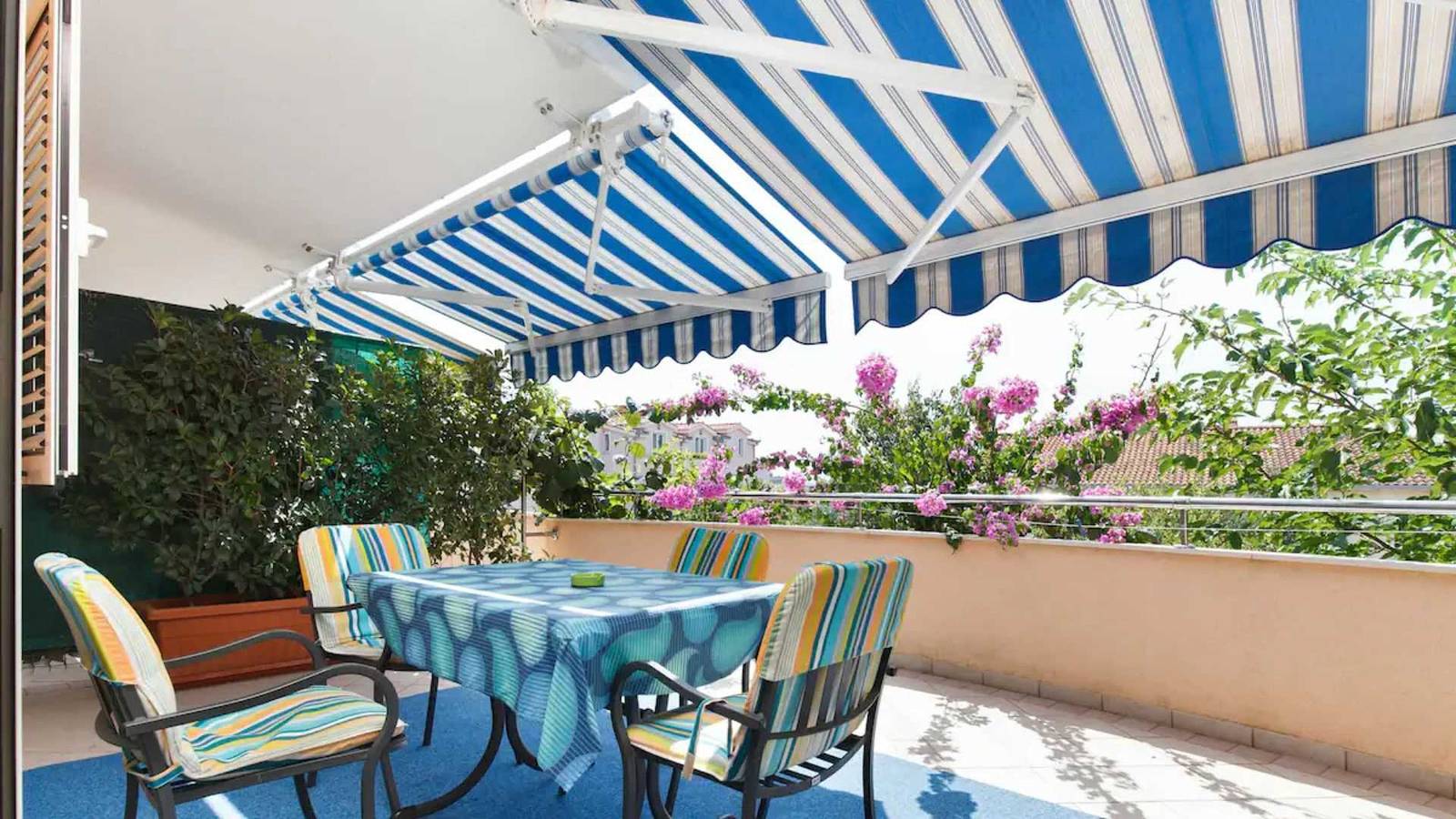 Ganze Wohnung, Sonnige Wohnung mit großem Balkon in Strandnähe in Kastel Stafilic, Kaštela