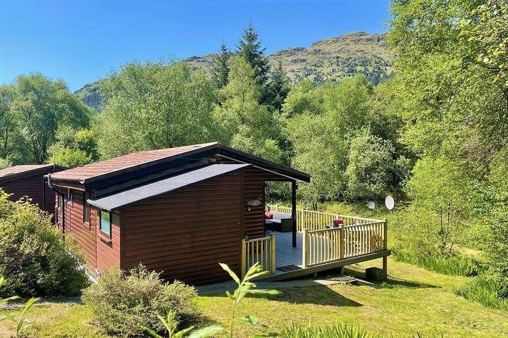 Log cabin for 2 people, with garden and hot tub in Scotland