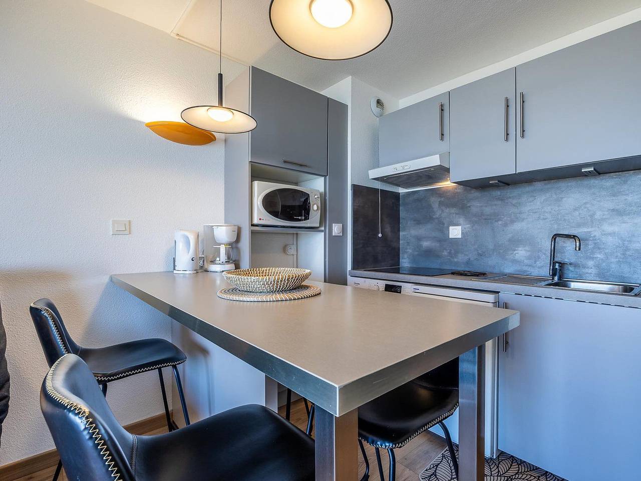 Entire apartment, 2⭐ apartment with terrace and beach view in Sète - 6 people in Sete, Mediterranean Coast (France)