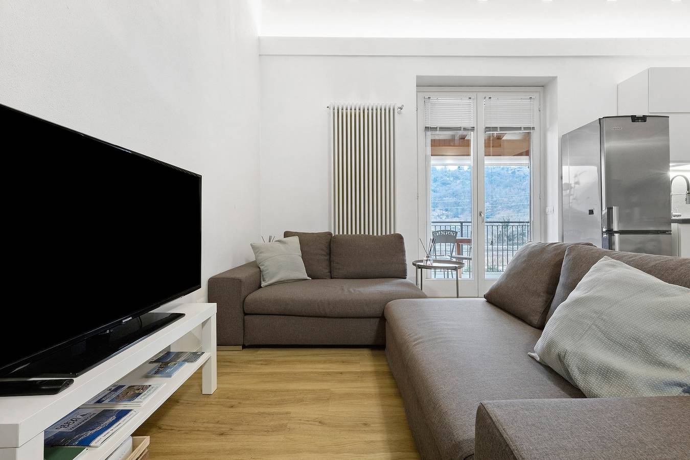 Ganze Wohnung, Modernes Apartment mit Terrasse und Galerieebene in Colico, Orobie Alpen West