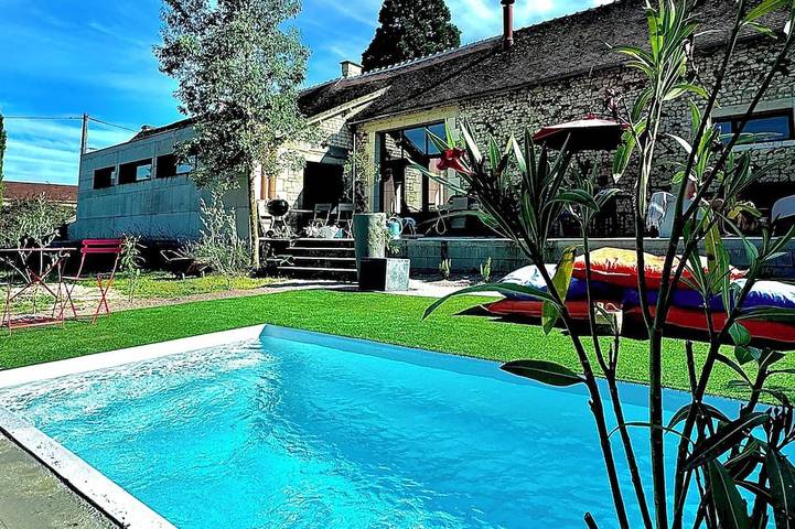 Gîte pour 12 personnes, avec jacuzzi et jardin à Buxeuil