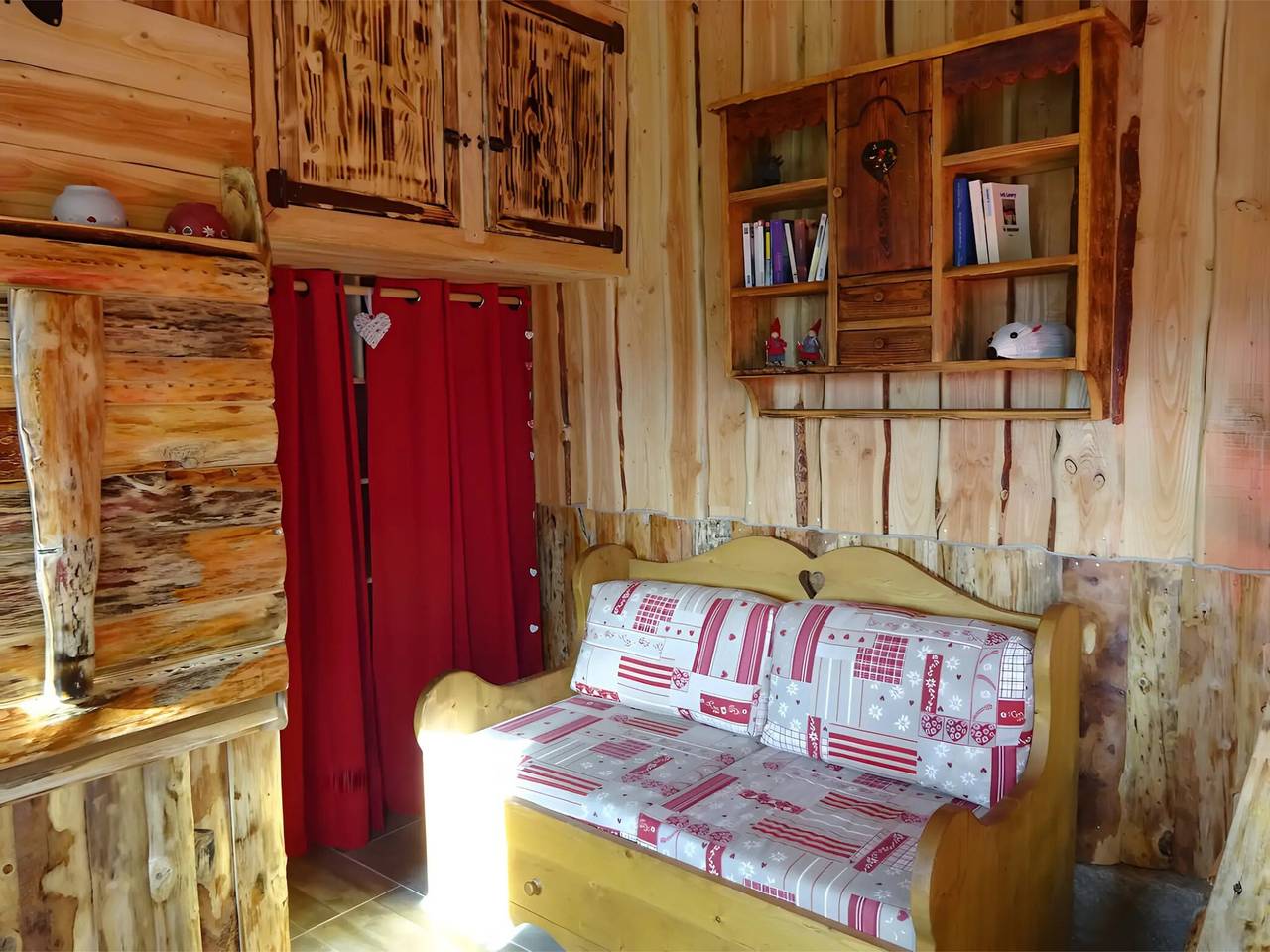 Habitación de huéspedes «Le Ranch» con vistas a la montaña, jardín compartido y Wi-Fi in Alto Loira