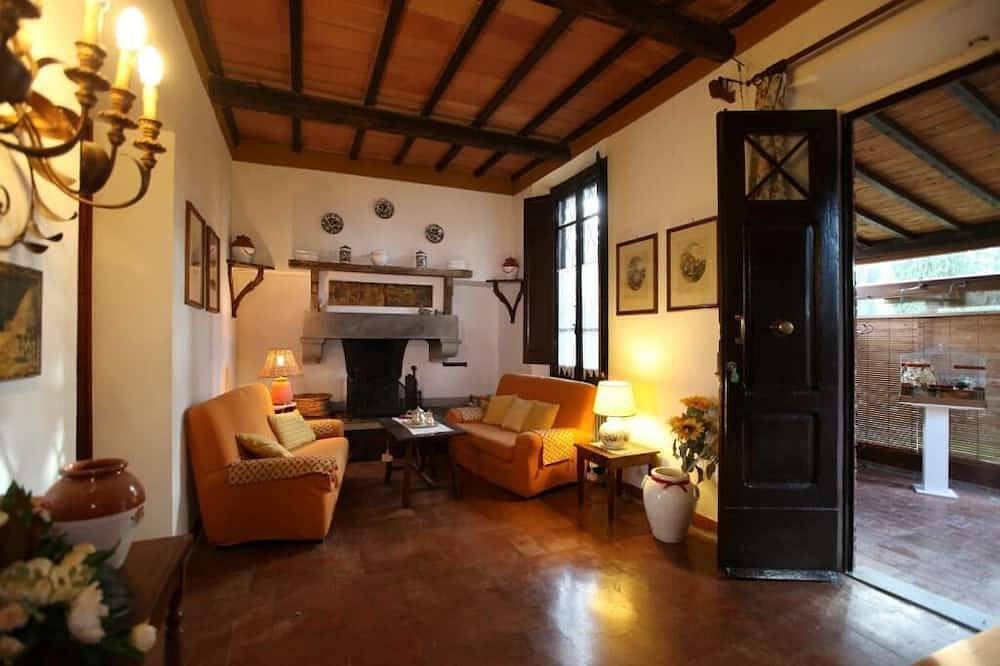 Macinella Friendly and Artistic apartment \"Sunflower 1\" in San Gimignano, Siena Province