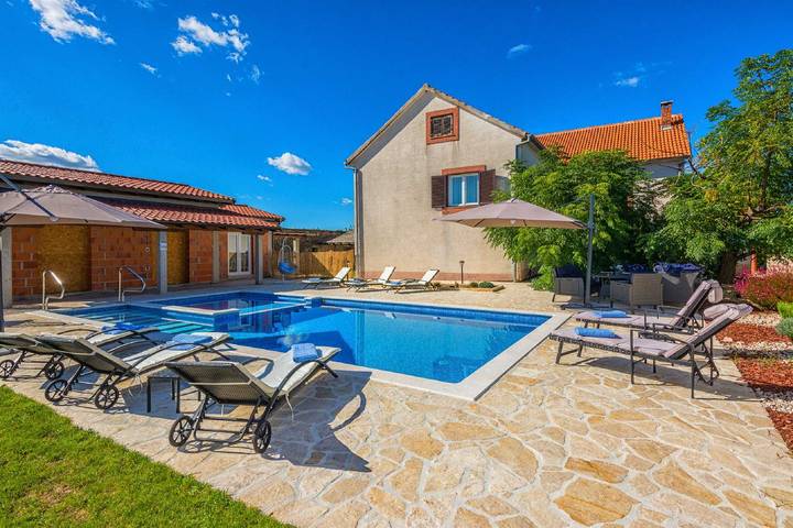 Ferienhaus für 8 Personen, mit Sauna und Pool sowie Garten, kinderfreundlich in Zadar - 3