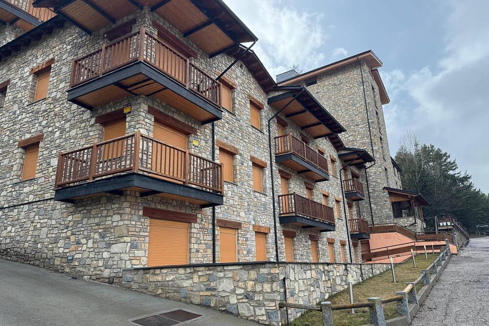 Entire apartment, Feel the peace of La Molina with your family, your pet is also welcome! in La Molina, Alp