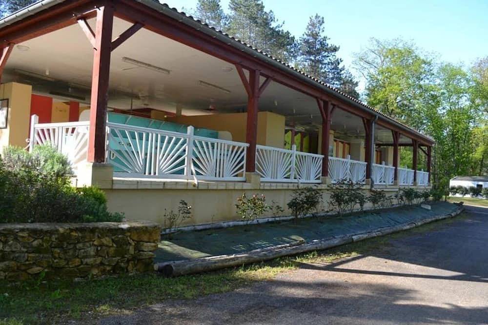 Camping 4 étoiles - Piscine in Gourdon, Quercy