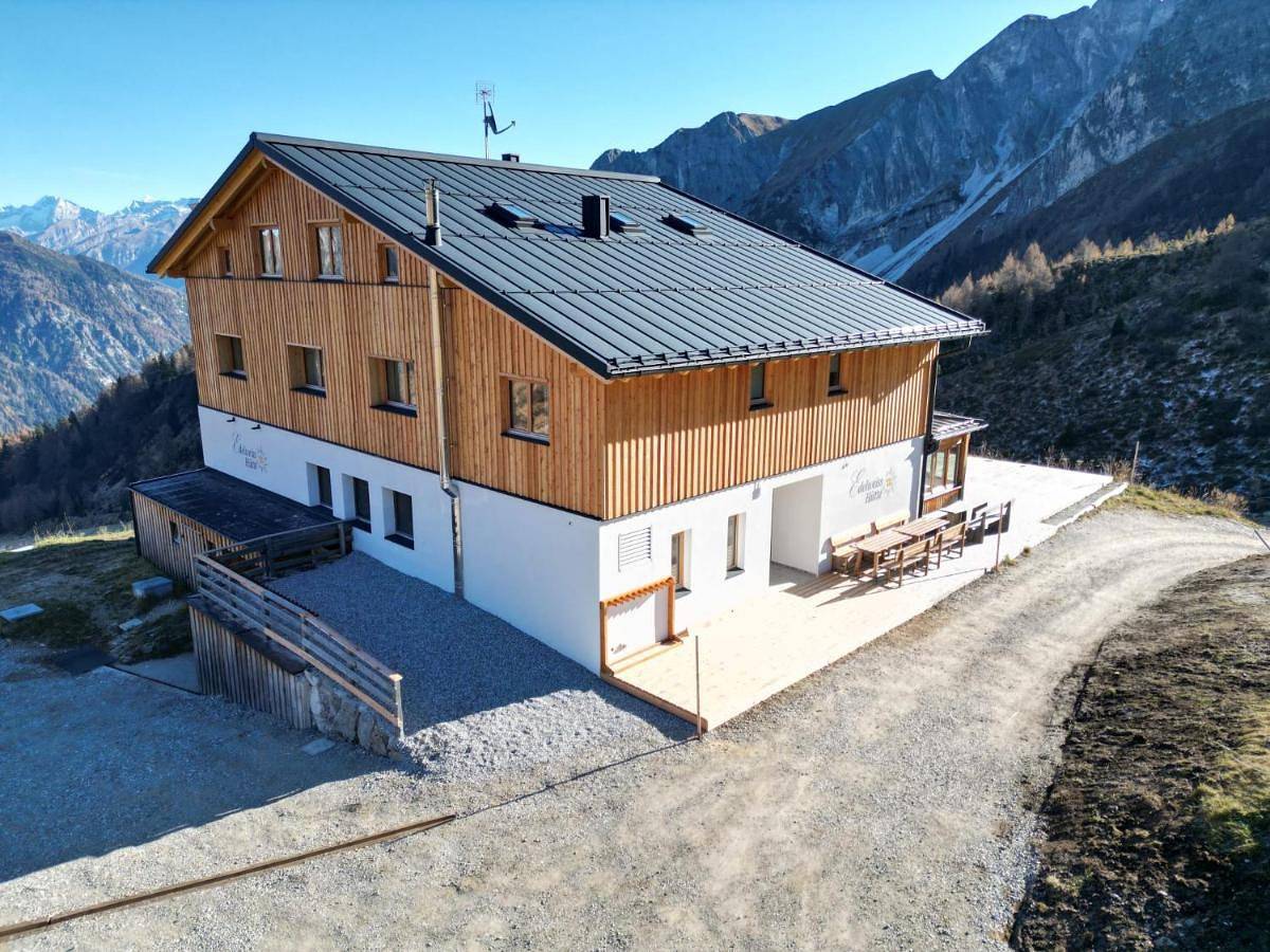 Edelweisshütte Ladurns in Stubaier Alpen, Brenner