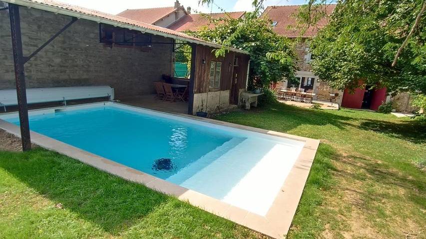 Location de vacances pour 10 personnes, avec piscine et terrasse à Le Chesne