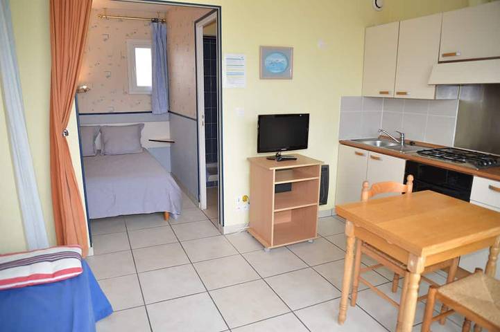 Location de vacances pour 2 personnes, avec jardin ainsi que piscine et terrasse, animaux acceptés dans Plage Porz Liogan Le Conquet - 2