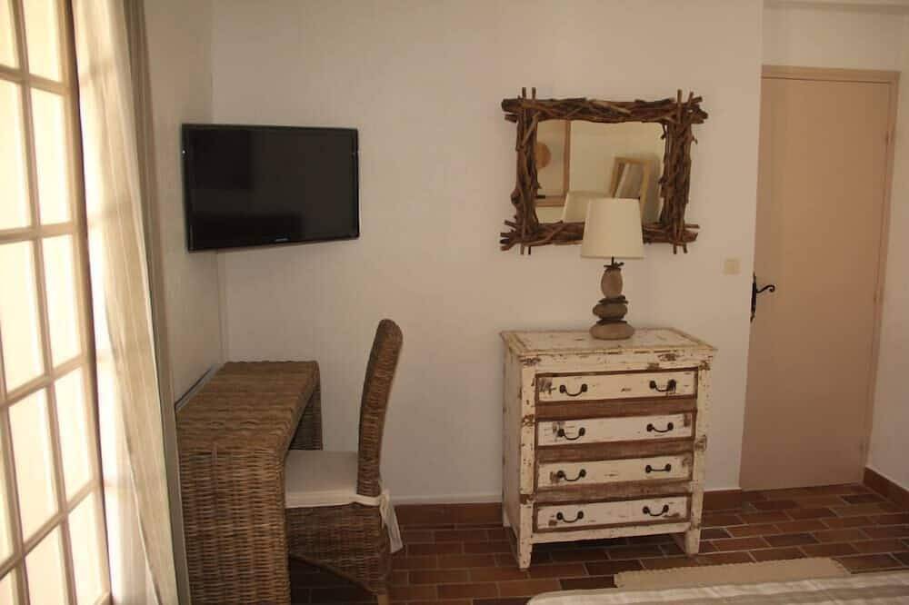 Superbe Villa Vue Mer Et Piscine Golfe De St Tropez Classee 5 Etoiles in Les Issambres, Roquebrune-sur-Argens