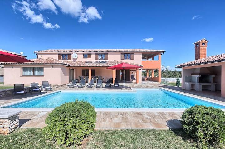 Ferienhaus für 14 Personen, mit Garten und Balkon