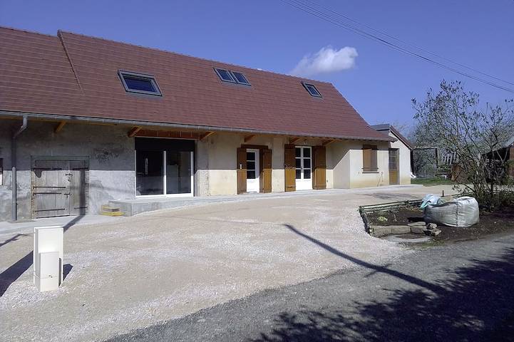 Gîte pour 8 personnes, avec jardin et terrasse, animaux acceptés à Frangy-en-Bresse