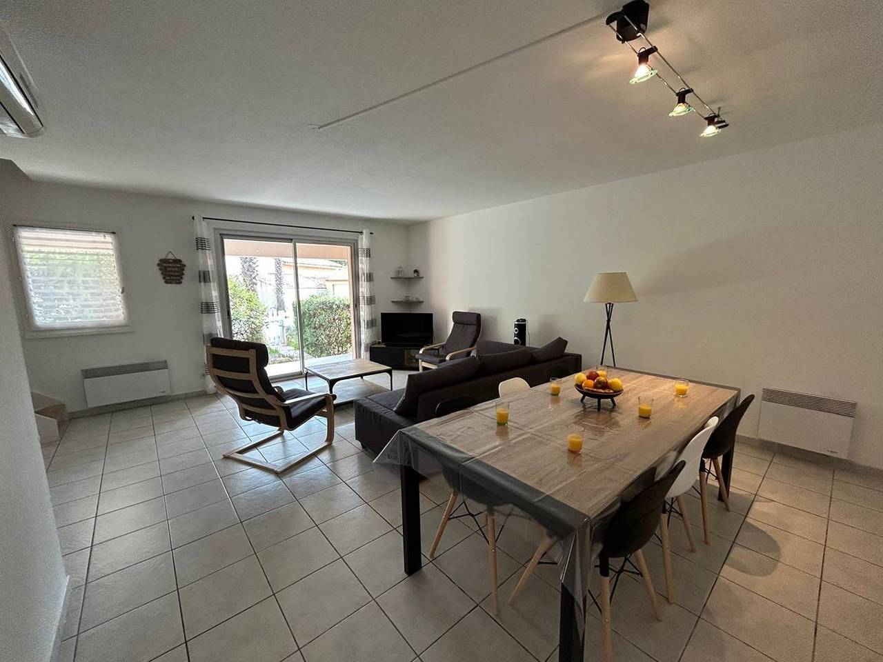 Entire holiday apartment, 5-room house with shared swimming pool – Ideal for 7 people in Valras-Plage, Côte d'Améthyste