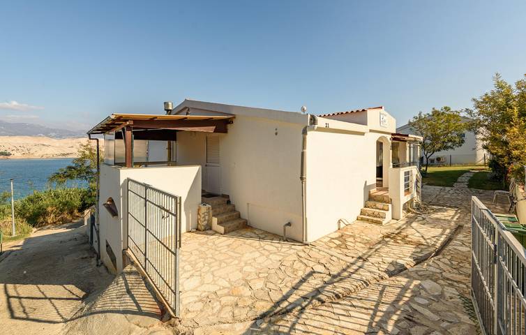 Ganze Ferienwohnung, Gemütliches Apartment mit Meerblick, WLAN, Klimaanlage und Terrasse in Strandnähe in Mandre, Pag
