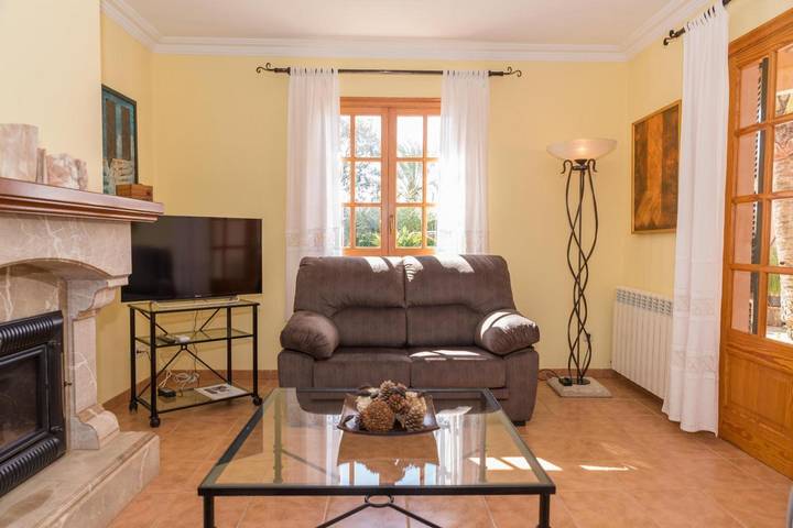 Villa 'Vernissa 10p' com vista para a montanha, Wi-Fi e ar condicionado in Santa Margalida, Majorca (Norte)