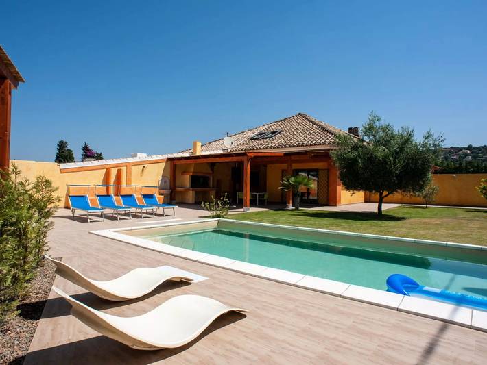 Chalet para 6 personas, con jardín y piscina en Capitana