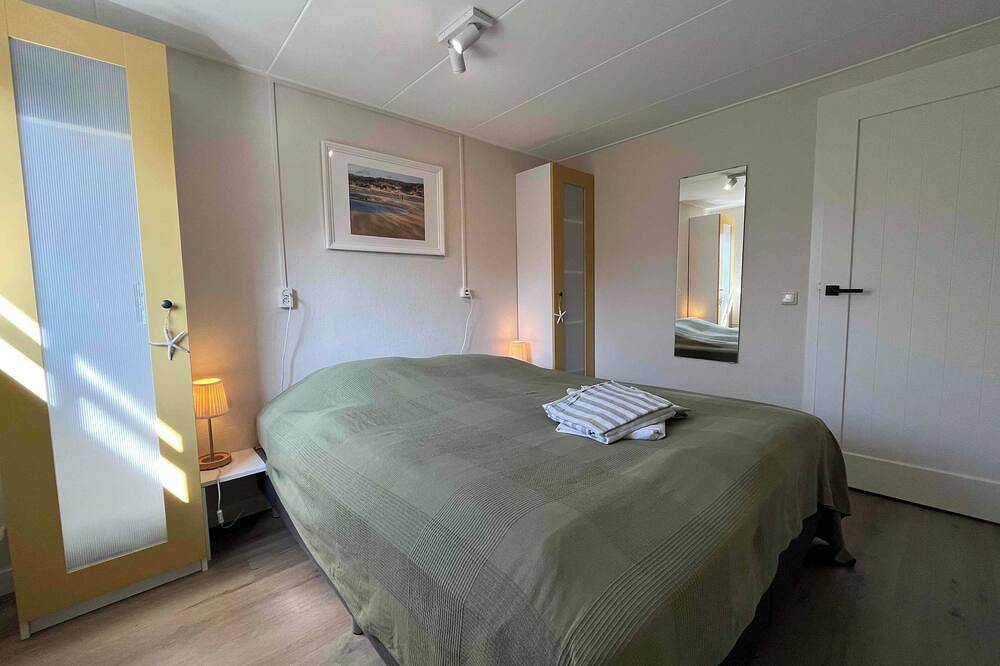 Ganze Wohnung, Geräumige Wohnung im Erdgeschoss mit einer großen sonnigen Terrasse. in Westfriesische Inseln