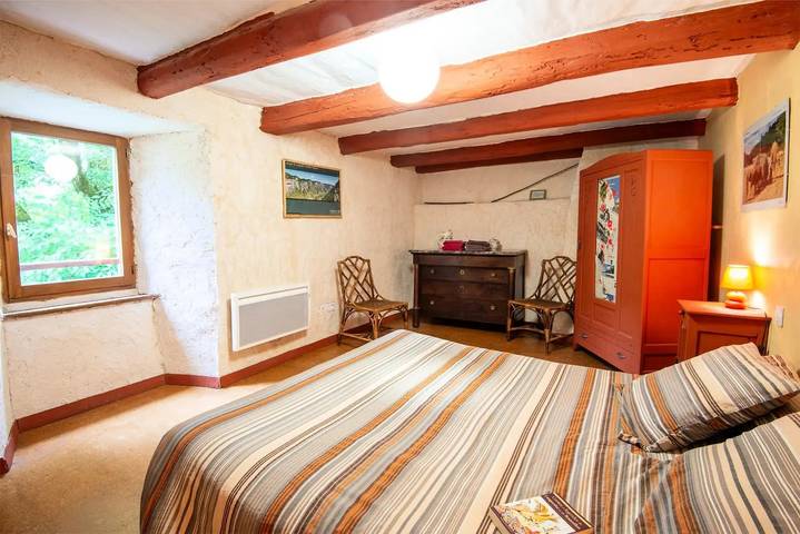 Gîte pour 6 personnes, avec piscine et terrasse, animaux acceptés à Barjac (Lozère) - 4