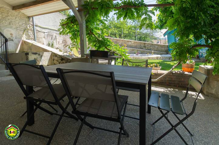 Au jardin des Toiles in Saint-Nicolas-de-Macherin, Isère