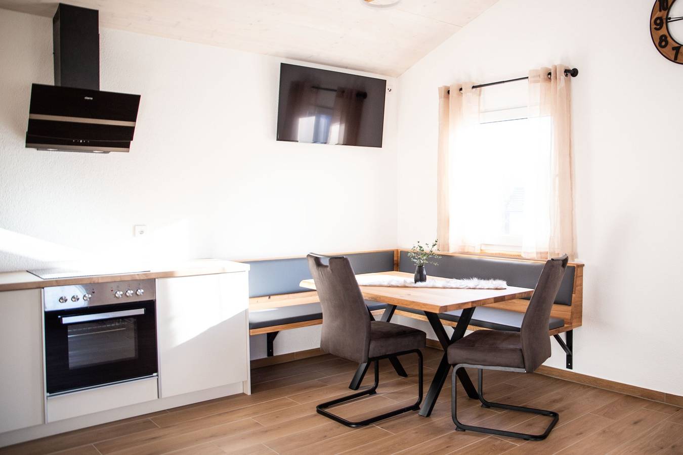 Apartment 'Kleines Glück Wettenberg' with Private Terrace, Garden and Wi-Fi in Hochdorf, Landkreis Biberach