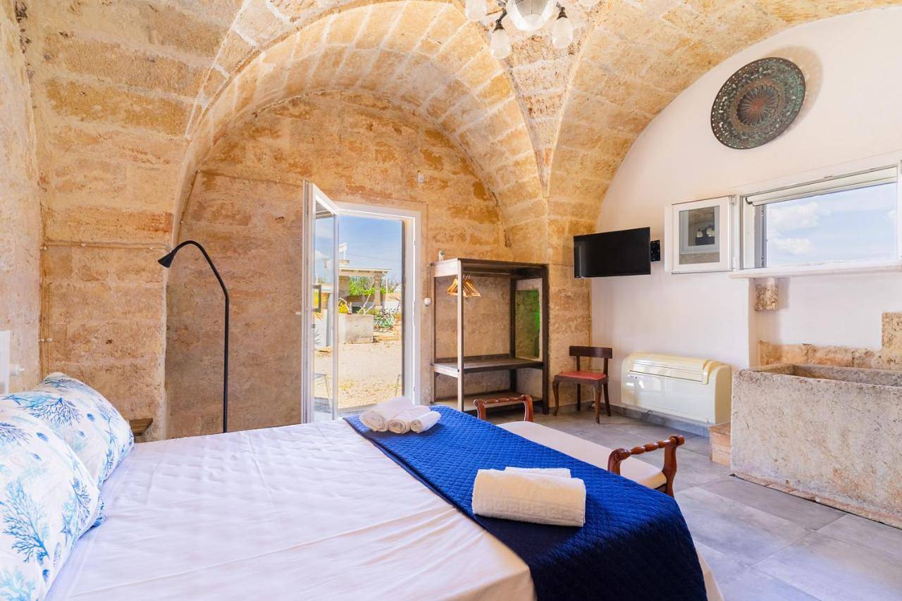 Villa with Private Pool in Baia Verde, Golfo di Taranto