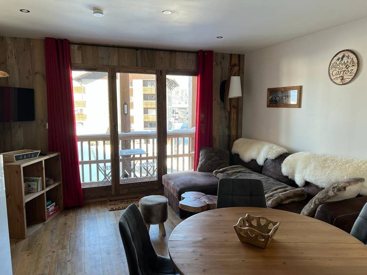 Apartamento entero, Apartamento moderno en el centro con aparcamiento y mascotas permitidas - 6 pers. in Les Carroz, Arâches-la-Frasse