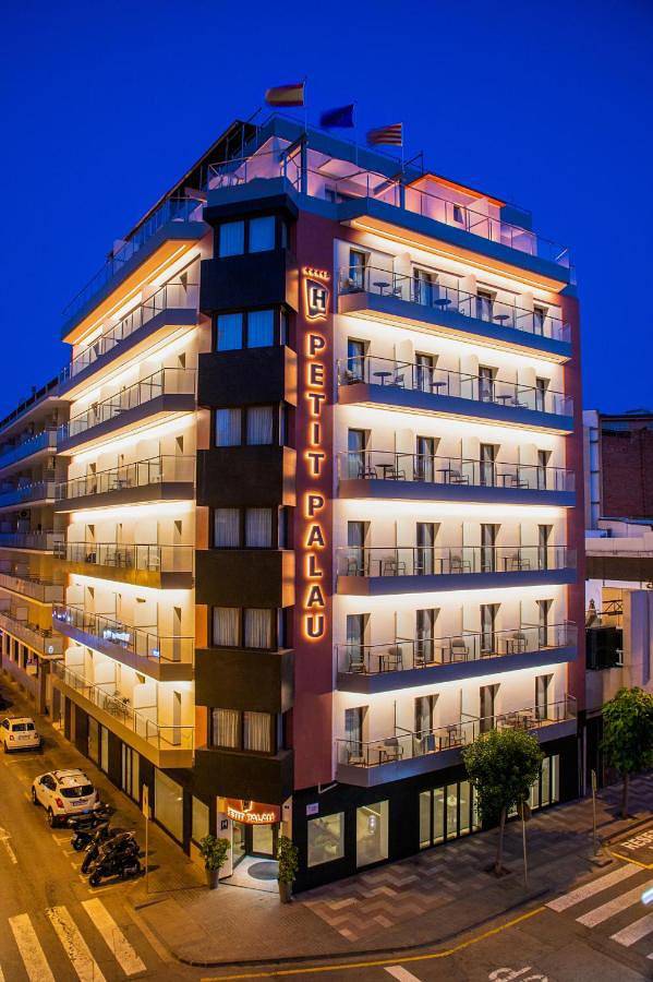 Hotel dla 3 osób, z jacuzzi i basen oraz sauna i balkon w Blanes