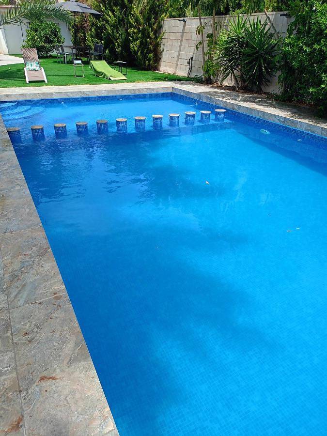 Casa de vacaciones para 5 personas, con vistas además de jardín y piscina - 1
