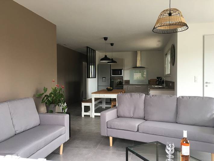 Gîte pour 8 personnes, avec terrasse ainsi que jardin et piscine dans l' Aude - 3