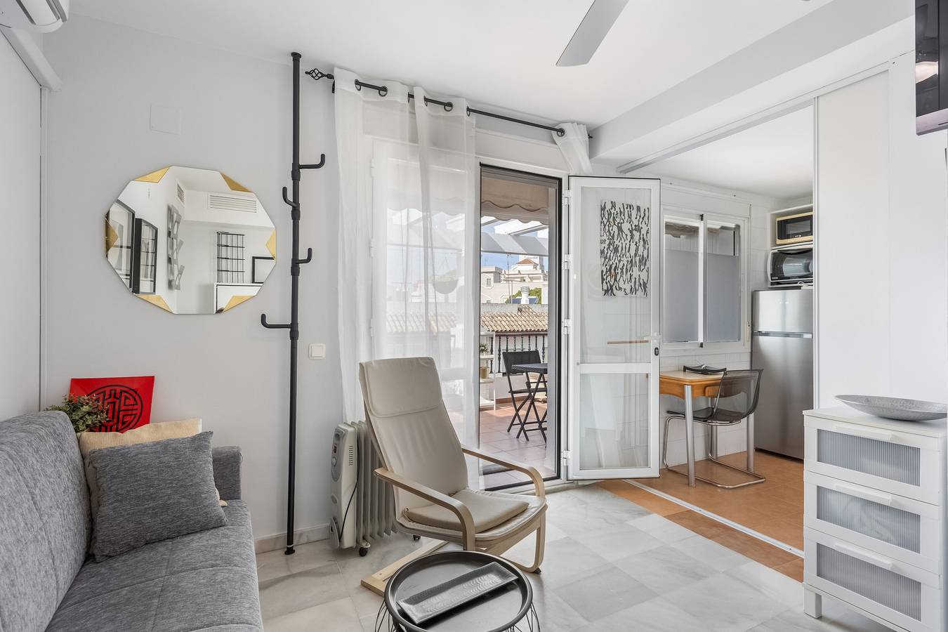 Appartement entier, Appartement 'Studio Attique Centre Rota' avec Terrasse Privée, Wi-Fi et Climatisation in Rota, Costa de la Luz