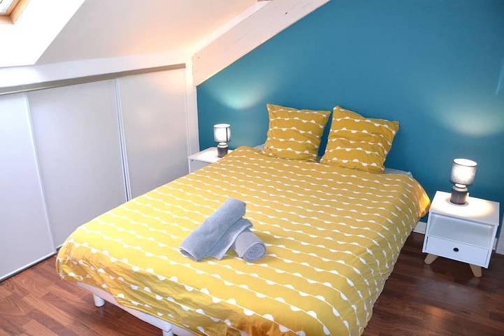 Appartement entier, Spacieux Duplex à Troyes - 6/8p - 2 Parks Gratuits - Idéal Groupes/Familles in Troyes, Aube