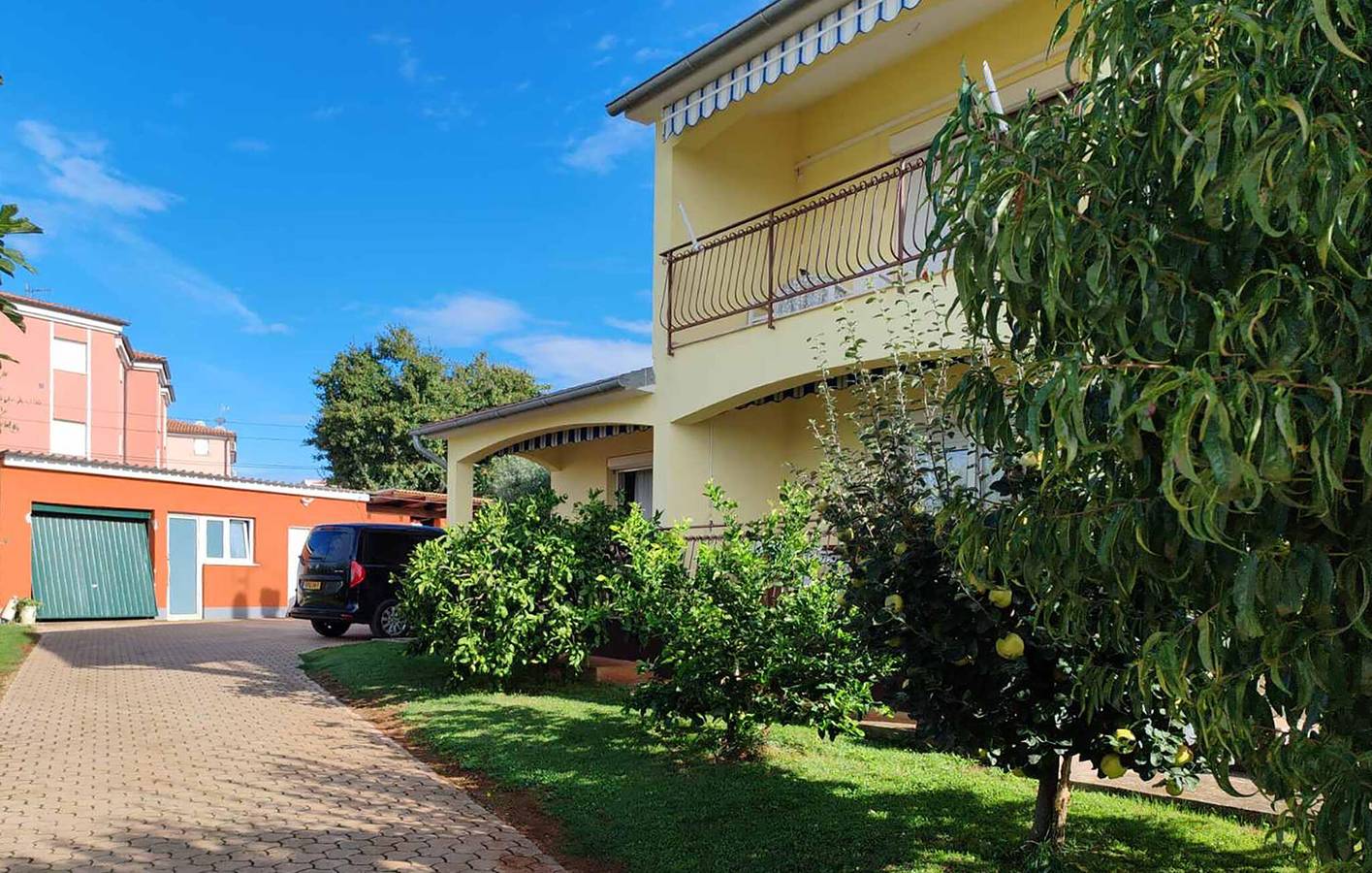 Ganze Ferienwohnung, Gemütliche Ferienwohnung mit Terrasse, WLAN und Parkplatz in der Nähe des Restaurants Captain Morgan in Vabriga, Tar-Vabriga