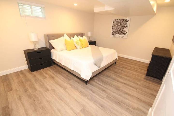 Vacation rental for 12 people, with yard and balcony in Denver