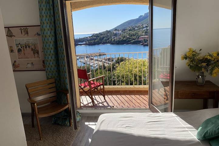 Entire apartment, Promo: Dream apartment with 3 sunny terraces full sea view. in Théoule-sur-Mer, Mediterranean Coast (France)