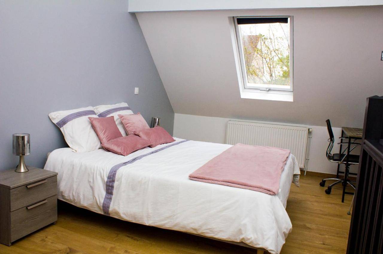 Appartement entier, One-Bedroom Apartment in Roissy-en-Brie, Seine-et-Marne