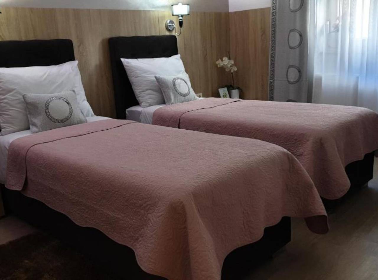 Ginko Rooms - Triple Room With Private Bathroom (A3) in Daruvarske toplice, Bjelovarsko-bilogorska županija