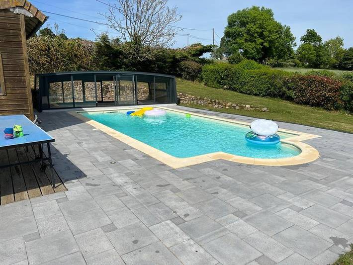 Location de vacances pour 10 personnes, avec Balcon et Terrasse ainsi que Piscine et Vue à Saint-Aubin-du-Désert