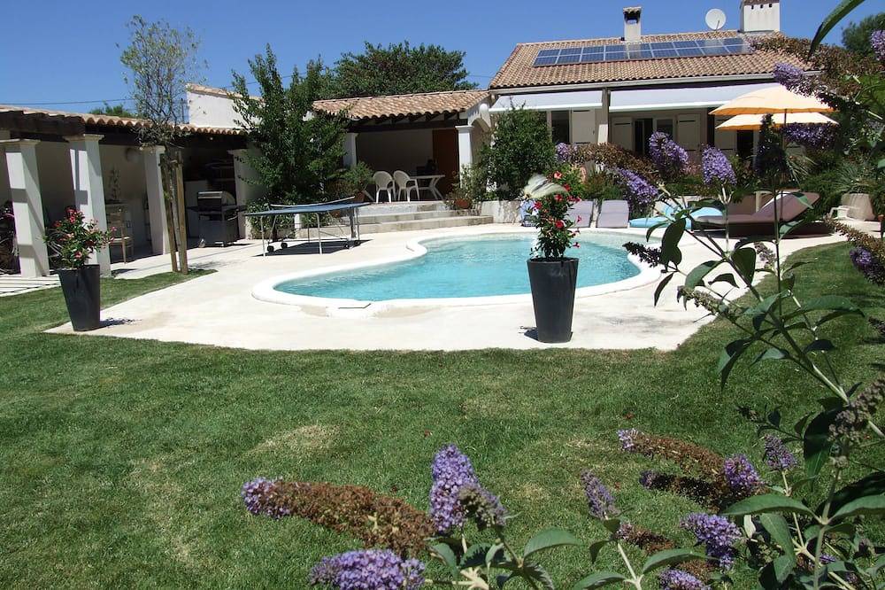 Family villa surrounded by a landscaped garden in Saint-Mathieu-de-Tréviers, Côte méditerranéenne (France)