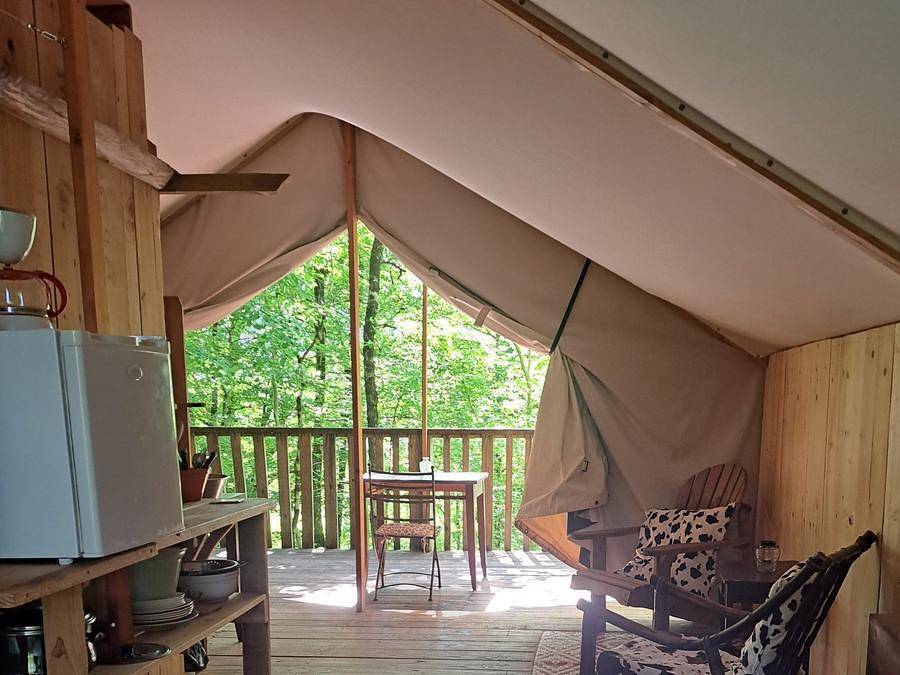 Camping Glamping Terre Rouge - Tente 4 personnes - Tentes forestières - Zone Forêt in Villecomtal, Aveyron