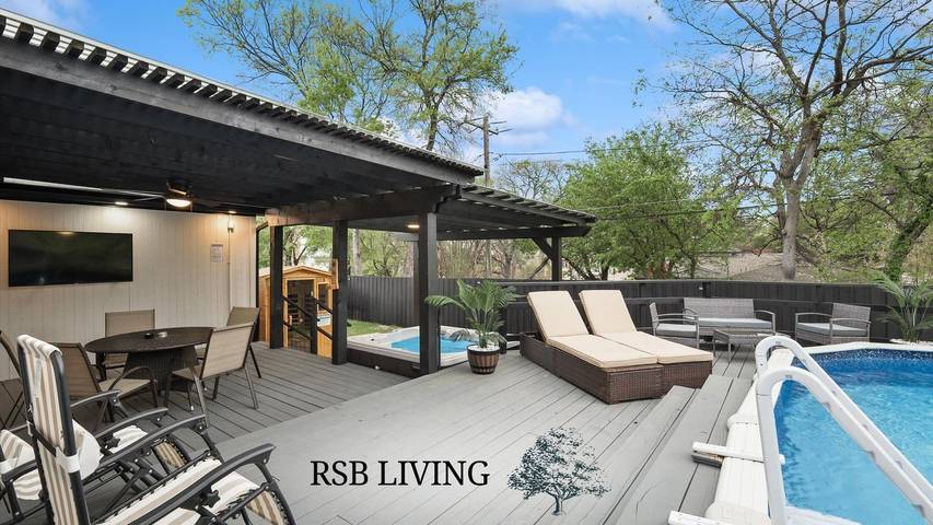 Vacation house for 16 people, with pool and yard, kid friendly in Dallas