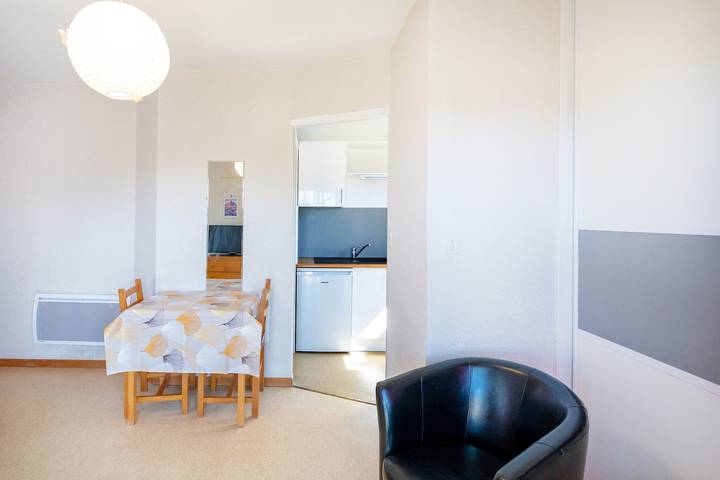 Entire studio, Cosy Studio with Balcony, Air Conditioning & Pool Table – Cazaubon in Cazaubon, Gers